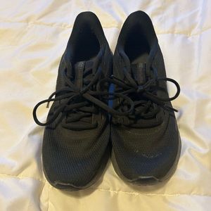 Women’s black Nikes 7.5